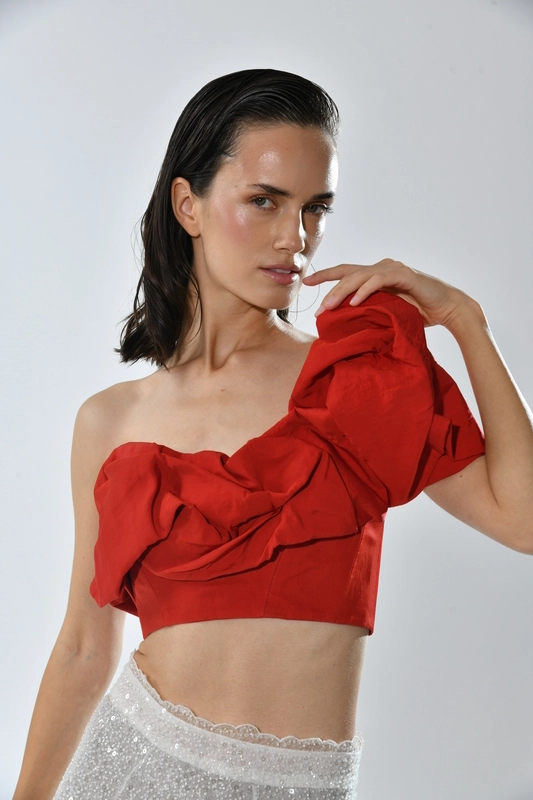 Création robe de mariée sur mesure par Lara Manukyan, atelier de couture haut de gamme à Lyon